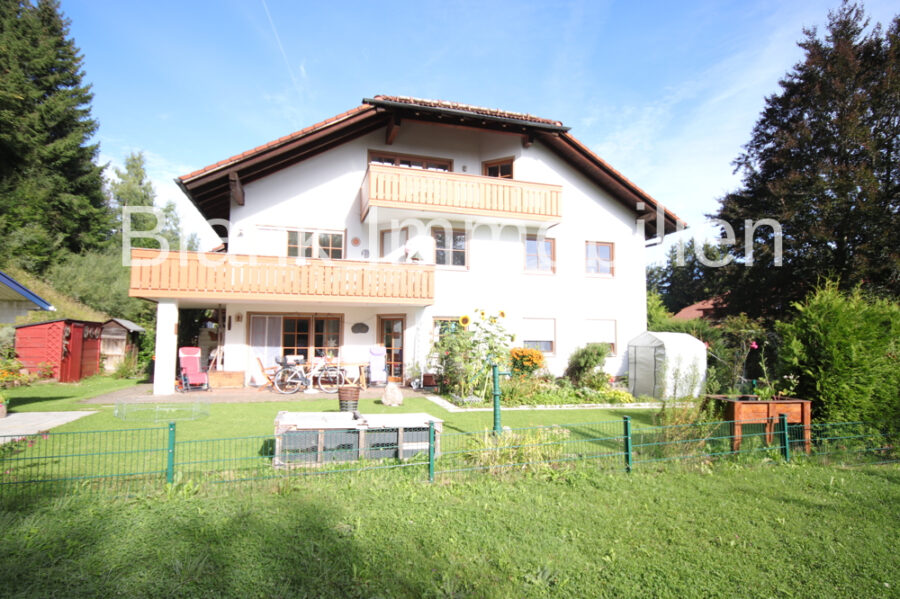 Freistehende 3,5 Zimmer Wohnung mit großem Südbalkon, TG, Stpl, Einbauküche - in Wiggensbach - Südseite