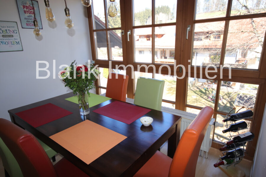 Freistehende 3,5 Zimmer Wohnung mit großem Südbalkon, TG, Stpl, Einbauküche - in Wiggensbach - Essbereich