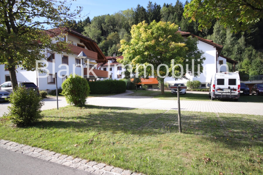 Freistehende 3,5 Zimmer Wohnung mit großem Südbalkon, TG, Stpl, Einbauküche - in Wiggensbach - Stellplatz