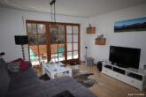 Helle 3,5 Zimmer Wohnung mit großem Südwest-Balkon, TG, Außenstpl. und Einbauküche - in Wiggensbach - Wohnzimmer