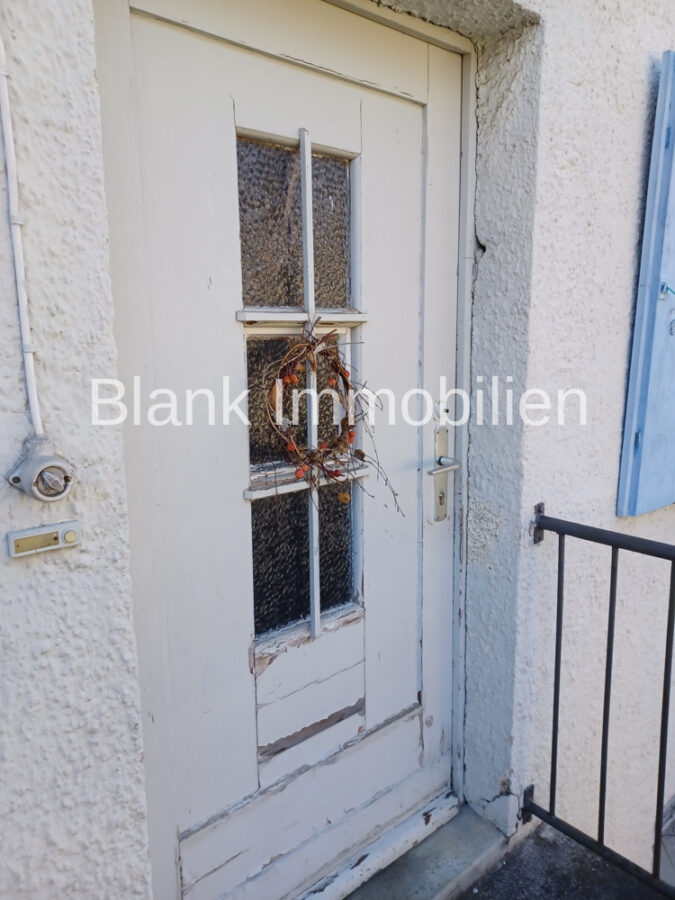 Helles Einfamilienhaus mit Garage und Garten zum renovieren! - Leutkirch - Hauseingang