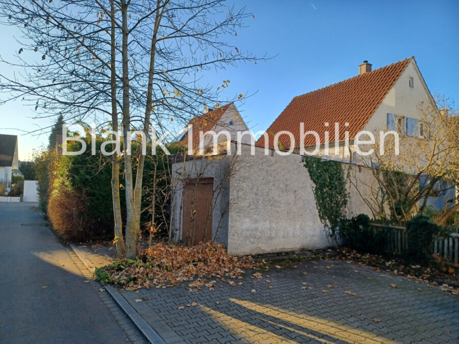 Helles Einfamilienhaus mit Garage und Garten zum renovieren! - Leutkirch - Startbild