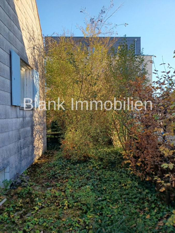 Helles Einfamilienhaus mit Garage und Garten zum renovieren! - Leutkirch - Westseite