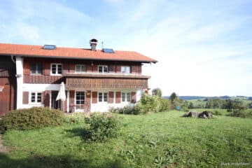 Bauernhaus mit zwei Einheiten, Garagen, Garten, Wirtschaftsraum, Weitblick, ruhige Lage – Altusried, 87452 Altusried, Bauernhaus