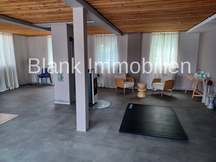 Mehrfamilienhaus mit 5x ETW und 1x Gewerbe, Garage und Stellplätze - in Immenstadt - EG links Gewerbe