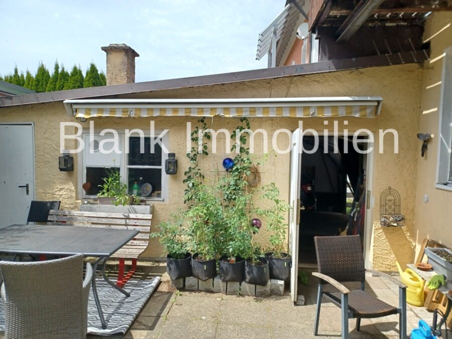 Mehrfamilienhaus mit 5x ETW und 1x Gewerbe, Garage und Stellplätze - in Immenstadt - Terrasse