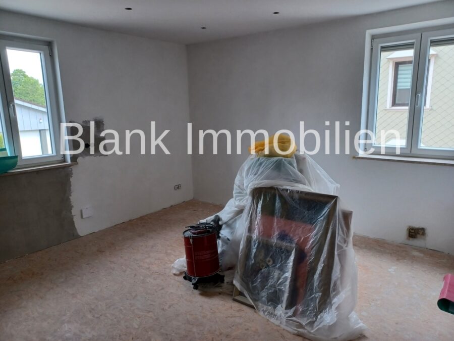 Mehrfamilienhaus mit 5x ETW und 1x Gewerbe, Garage und Stellplätze - in Immenstadt - OG links Küche