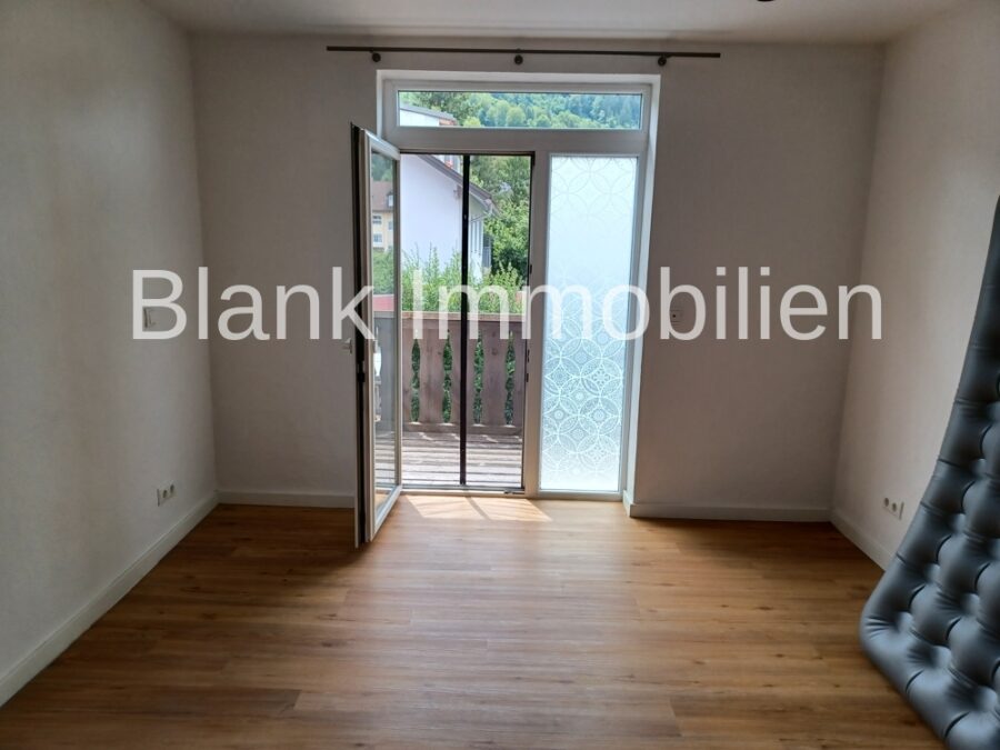 Mehrfamilienhaus mit 5x ETW und 1x Gewerbe, Garage und Stellplätze - in Immenstadt - OG rechts Schlafzimmer