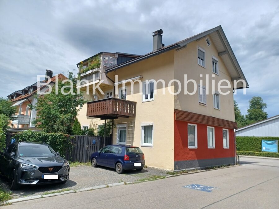 Mehrfamilienhaus mit 5x ETW und 1x Gewerbe, Garage und Stellplätze - in Immenstadt - Hausansicht Südwest