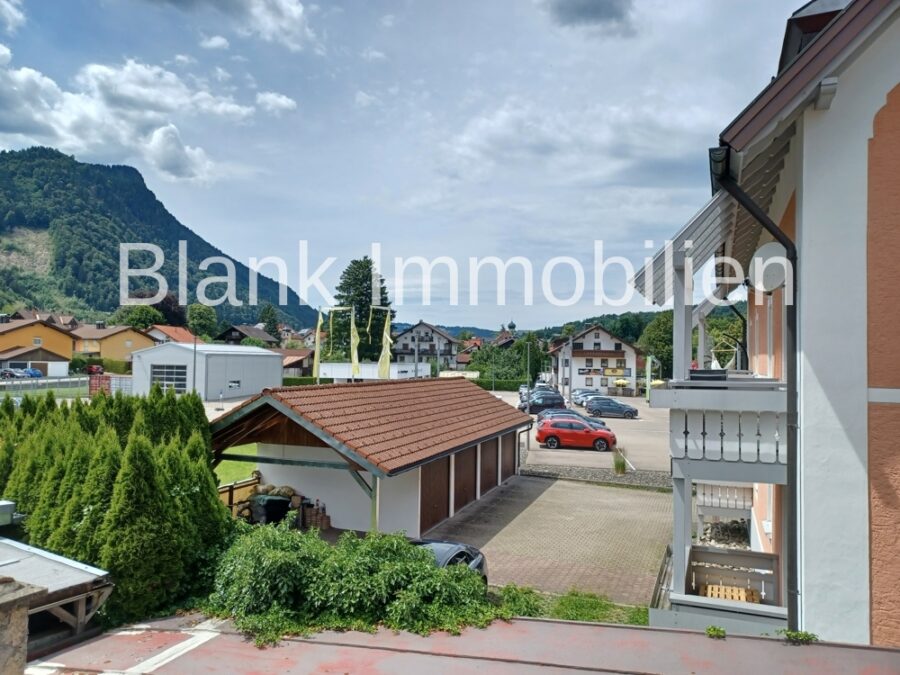 Mehrfamilienhaus mit 5x ETW und 1x Gewerbe, Garage und Stellplätze - in Immenstadt - OG links Aussicht