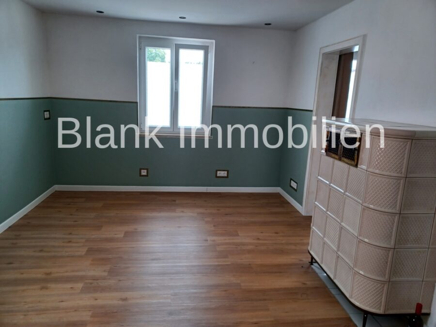 Mehrfamilienhaus mit 5x ETW und 1x Gewerbe, Garage und Stellplätze - in Immenstadt - OG rechts Wohnzimmer