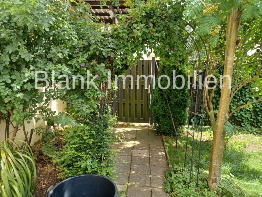Mehrfamilienhaus mit 5x ETW und 1x Gewerbe, Garage und Stellplätze - in Immenstadt - Garten