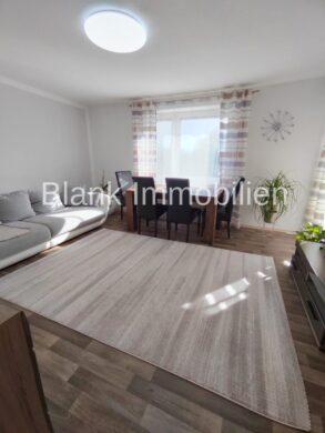 RESERVIERT! Freistehende und helle 3 Zimmer Wohnung mit Südbalkon und Einbauküche in Kempten, 87437 Kempten, Etagenwohnung