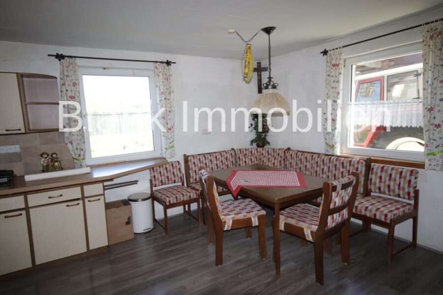 Renovierungsbedürftiger Bauernhof mit Bergblick, Alleinlage und Grund in Betzigau - Provisionsfrei - Küche
