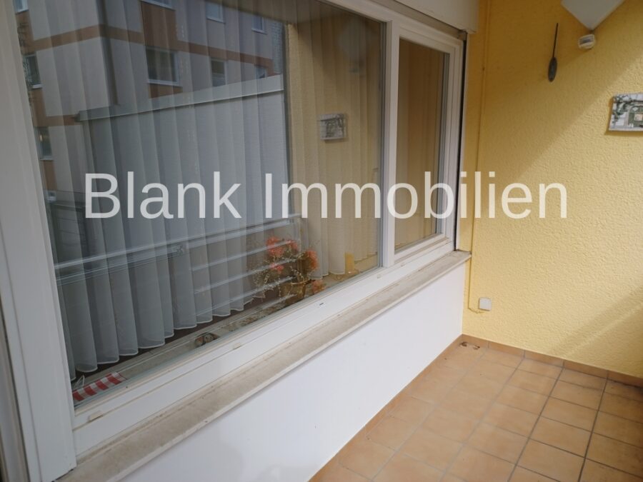 Ruhige und leere 2- Zimmer Wohnung mit Balkon, Keller, EBK und Garage - in Bad Wörishofen - Balkon
