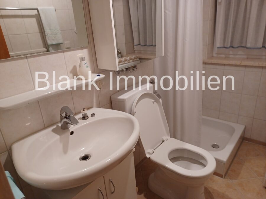 Ruhige und leere 2- Zimmer Wohnung mit Balkon, Keller, EBK und Garage - in Bad Wörishofen - Bad