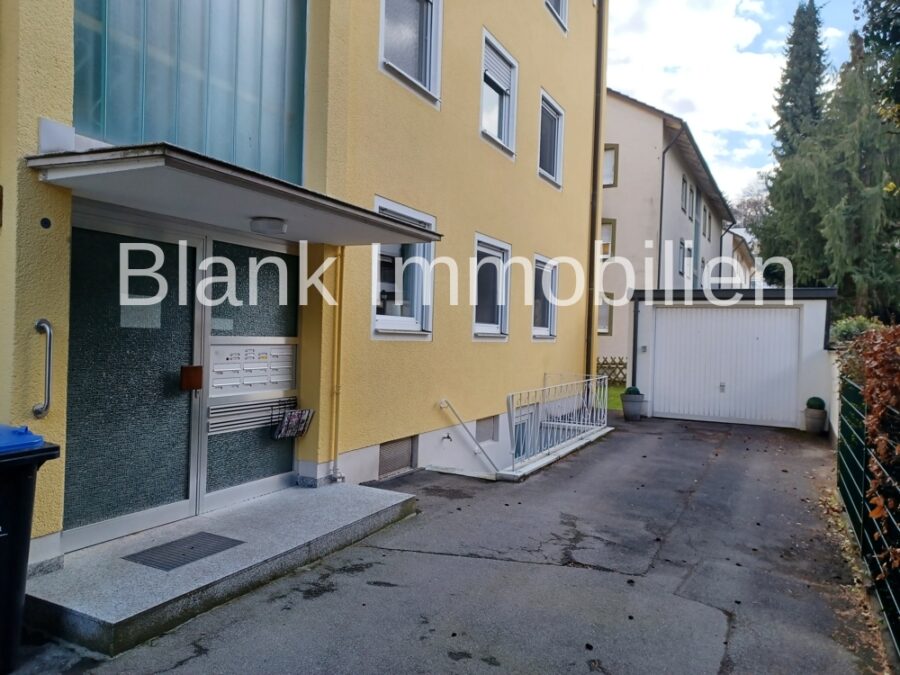 Ruhige und leere 2- Zimmer Wohnung mit Balkon, Keller, EBK und Garage - in Bad Wörishofen - Hauseingang
