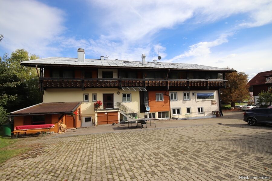 Still. Weite. Natur. – Ihre Pension der besonderen Art - Westansicht Haus