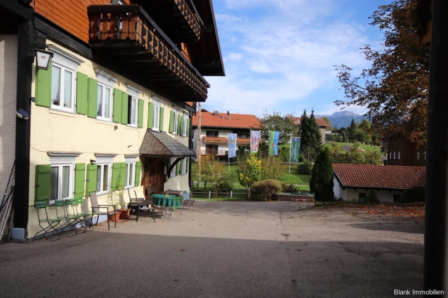 Still. Weite. Natur. – Ihre Pension der besonderen Art - Einfahrt Haus