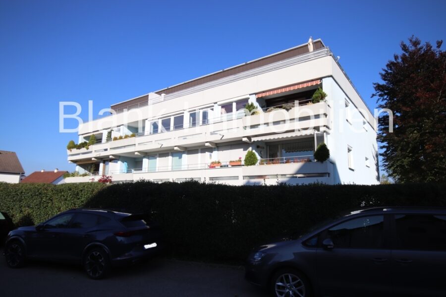 Helle 4-Zimmer-Wohnung mit Balkon, EBK, Garage, ab sofort frei - in Ottobeuren - Hausansicht