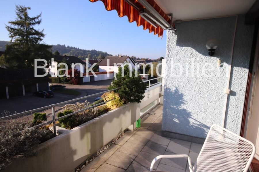 Helle 4-Zimmer-Wohnung mit Balkon, EBK, Garage, ab sofort frei - in Ottobeuren - Balkon