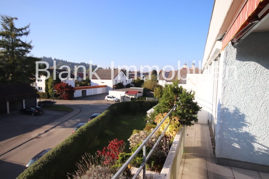 Helle 4-Zimmer-Wohnung mit Balkon, EBK, Garage, ab sofort frei - in Ottobeuren - Aussicht