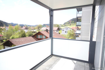 4-Zimmer-Wohnung mit neuem Balkon, Lift, Anwohnerstraße, renoviert – in Weitnau / Seltmans, 87480 Weitnau / Seltmans, Etagenwohnung